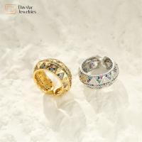O ouro largo das faixas 24k chapeou o diamante colorido ajustável do zircão dos anéis