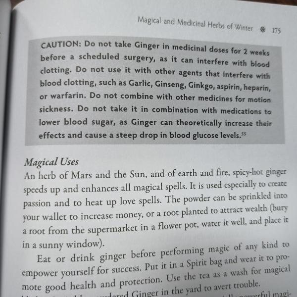 Священные травы Юля и Рождества. Профессиональная печать учебников с глянцевой обложкой.