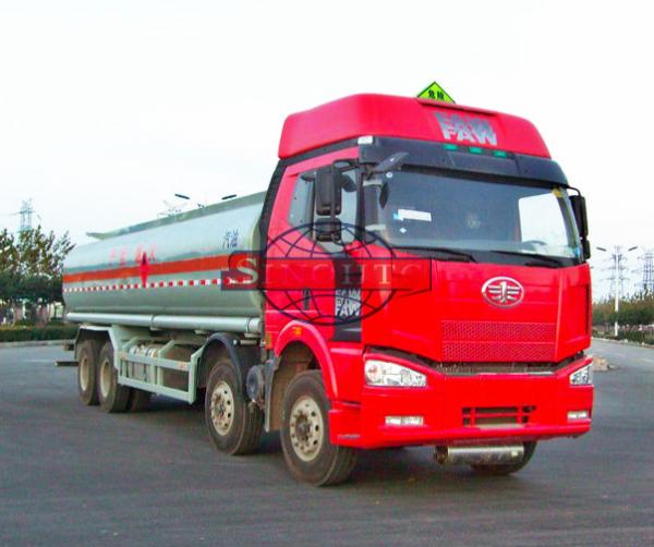 28000 - 35000 Liters Oil Tanker Truck 4 Axles Aluminium Alloy Material