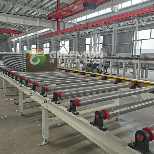 Lightweight Full-Automatic PU Wall Panel Making Machine CE Certified Sandwich Panel Line Equipment