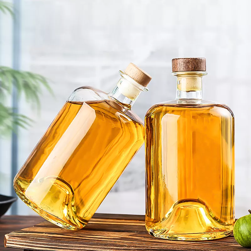 Custom Design Glass Bottle for Vodka 375ml 500ml 700ml 750ml Base Material