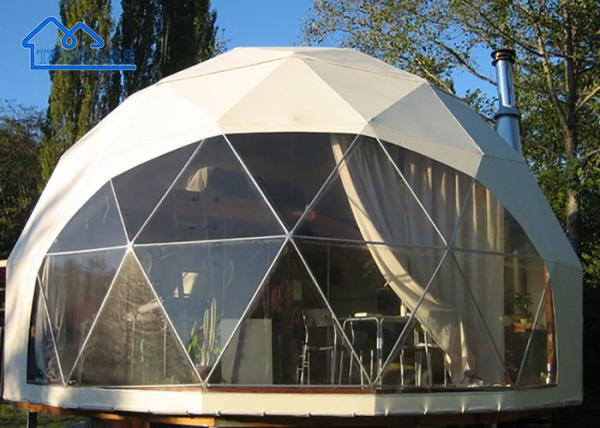 Tenda geodésica de cúpula grande e transparente com estrutura de aço