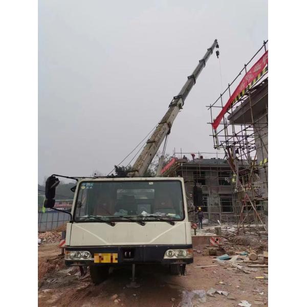 30 Ton Zoomlion Truck Crane 2011 Model with Maximum Lifting Weight of 100T