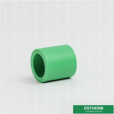 Acoplamento dos encaixes de tubulação PPR de PPR   O soquete ISO9001 DIN8077/8078 de PPR colore o tamanho 20-160mm do OEM