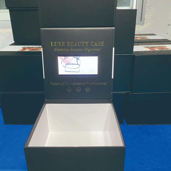 Boîte vidéo personnalisée de 7 pouces pour produits de beauté Luxe Video Gift Packaging Luxe Beauty Case
