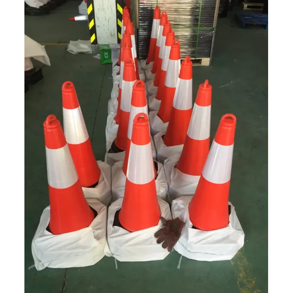 High Visibility Road Safety 75cm PE Traffic Cone with Black Base