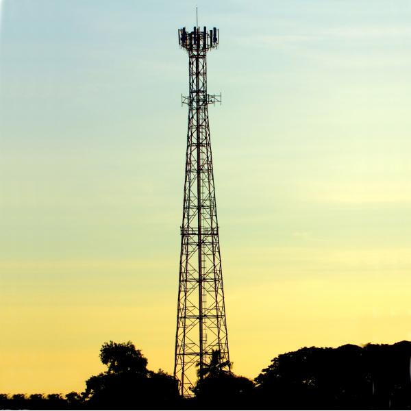Galvanized Steel Mobile Communication Tower 200 Feet Ground Field Mounted