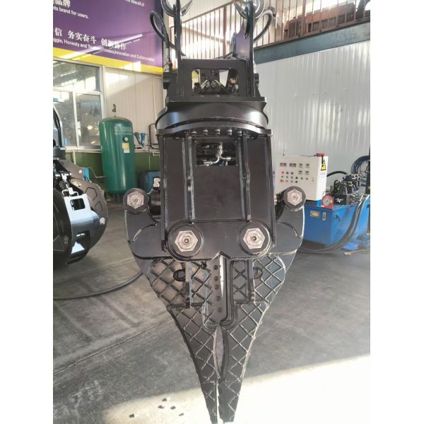 Powerful Hydraulic Shear with 360° Rotating Function High Breaking Capacity and Wear-Resisting Plate Steel for Scrap Metal and Concrete