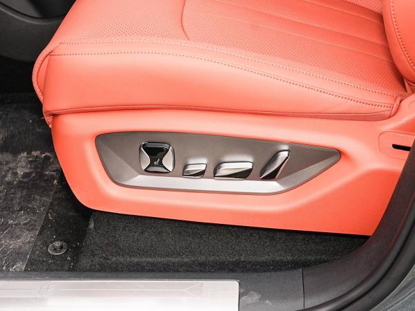 2025 BYD New Electric Vehicle for Performance Tang L 810kW Power AWD Fast Charging 1000w/h 600km Range Long Range 7 Seats with Sunroof