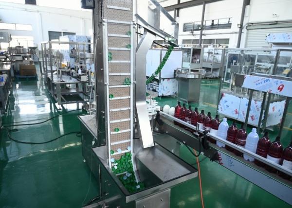 Máquina de enchimento de frasco compacto para soros cosméticos 2-30 ml com tecnologia de bomba peristáltica e alta precisão