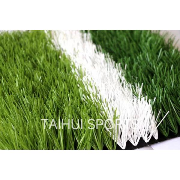 50 mm Alturas de pila Material sintético PE Decoración de jardín Alfombra de hierba artificial para el campo de fútbol