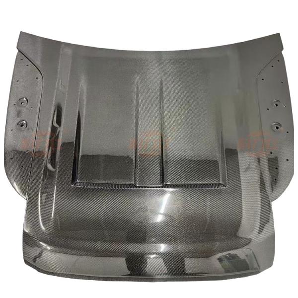 Défenseur après-vente de voitures d'occasion avec capot de voiture réparties 2020-2024