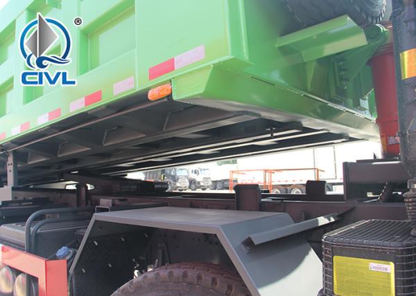 SINOTRUK HOWO 371HP LHD Heavy Duty Tipper Trucks 8x4 20-30CBM ZZ3317N3567W