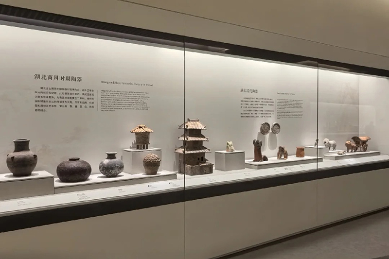 Custom Museum Wall Display Case with Anti-UV Low-Iron Glass Fully Sealed Dust-proof Structure and Integrated Professional LED Lighting