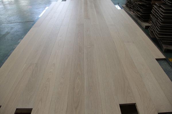 Quality 5 Oak Engineered Hardwood Flooring,  White Washed, Color Old Duchess