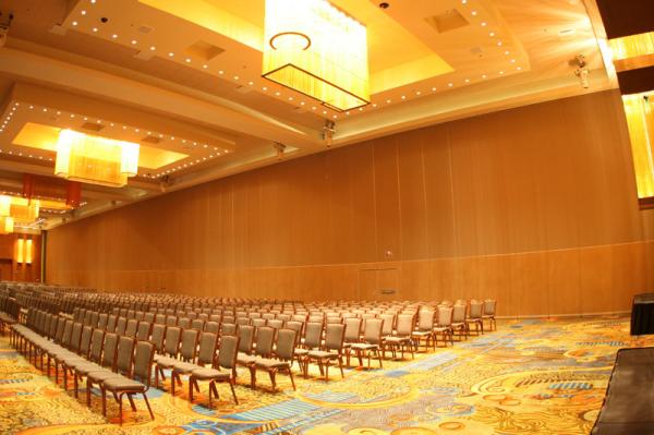 Folding Doors Multi Color Movable Wall Track Acoustic Room Divider For Conference Room