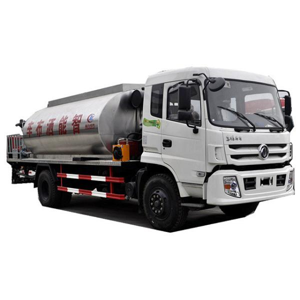 Dongfeng 8000 Liters Asphalt Distribution Truck , Semi Automatic Asphalt Paving Truck
