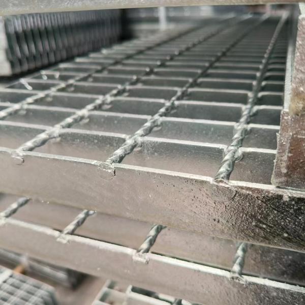 Chemical-Resistant Steel Grating: Suitable for Use in Aggressive Environments