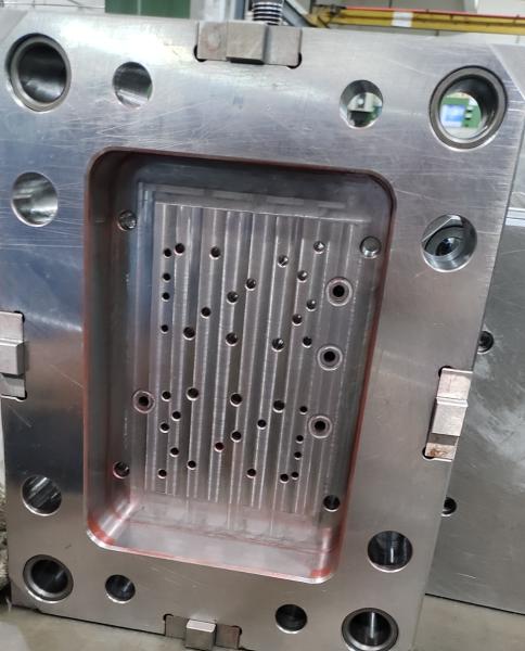 High Precision Hot Runner Injection Mould Polishing Surface For Commodity Products