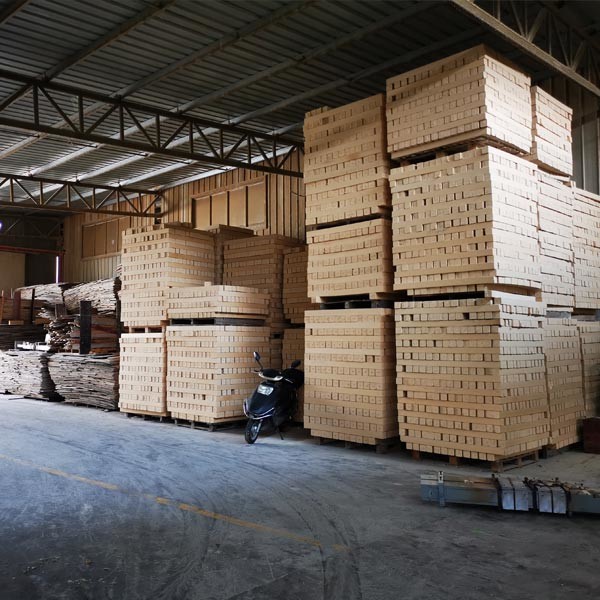 Automatic European Standard Pallet Feet Block Machine