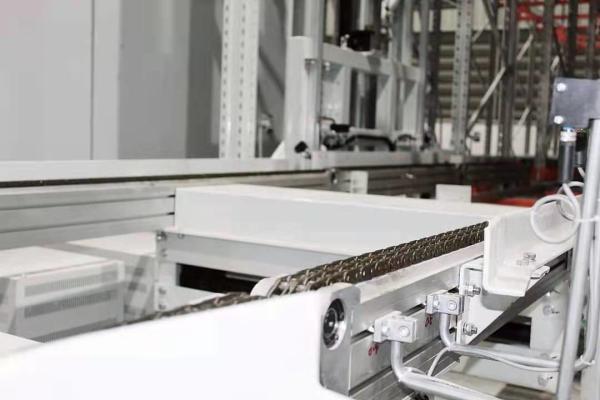 Système ERP Quatre voies de radio Shuttle Racking réduire les coûts de main-d'œuvre de 30%