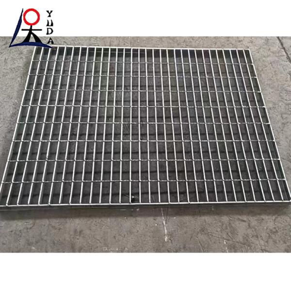 Grille d'acier galvanisé de 30 x 3 mm à trempage à chaud de type dentelé de 0,3-1,5 m pour les bâtiments métalliques