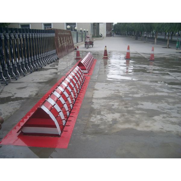 Heavy Duty Fully Automatic Security Road Blocker IP54 Steel Vehicle Barriers Security