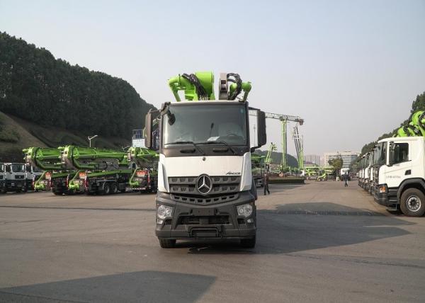 ISO Certified 49m Big Concrete Pump Truck , 3 Axle Truck Wide Work Range