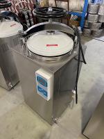 100L Convenient Operation Hand Wheel Autoclave Vertical Price