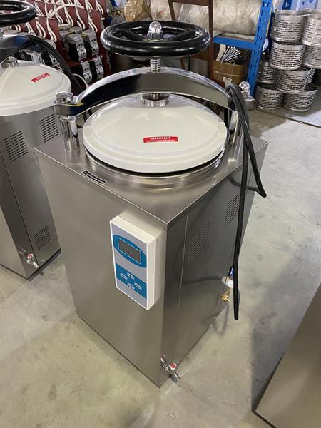100L Convenient Operation Hand Wheel Autoclave Vertical Price