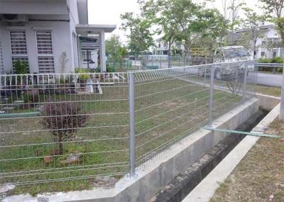 a parte superior de rolo de 100x300mm BRC soldou Mesh Fence Panels Triangle Bending
