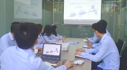 16 головные бутылки для ухода за кожей Перистальтический насос Заполнительная машина Производственная линия для выпуска