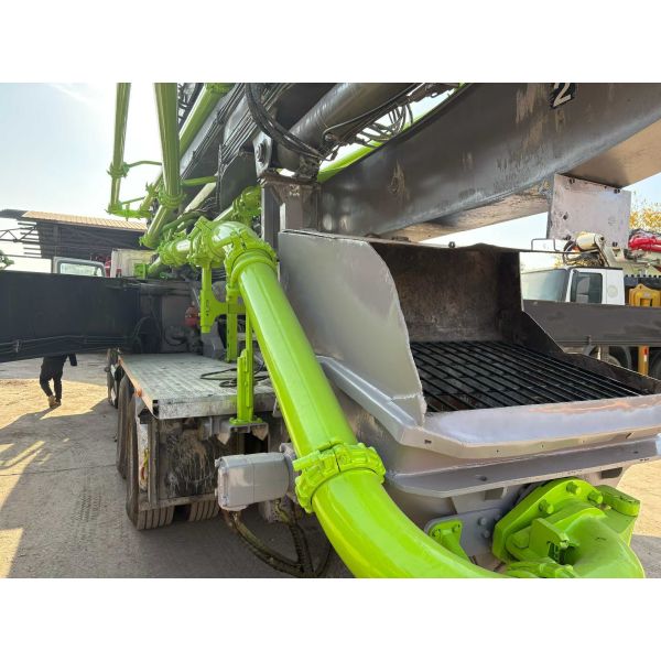 Used 2019 Zoomlion ZLJ5350THBBE 49m Concrete Pump