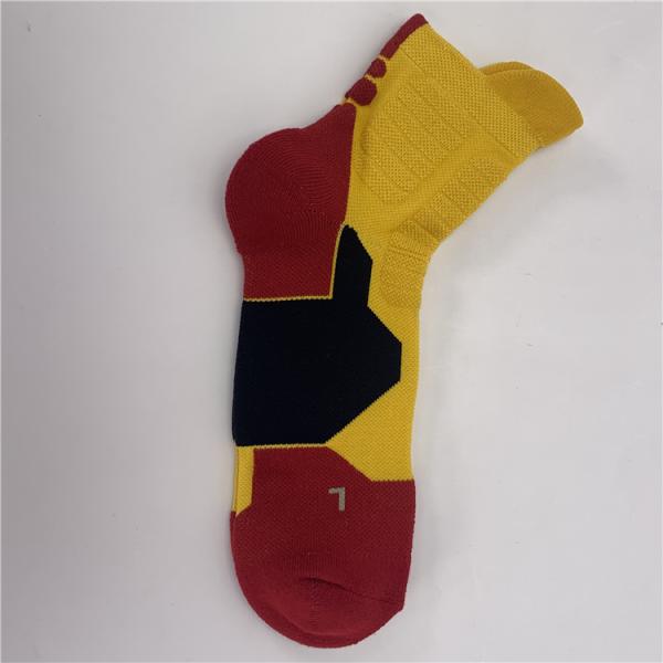 Breathable Quick Dry Beauty Socks for Men Custom Logo Regular Style Athletic Grip Socks