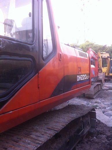 Used Crawle Excavator DAEWOO DH220 for Sale
