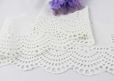 Guarnição bordada Scalloped floral branca do laço, fita nupcial do laço do ilhó de Veneza