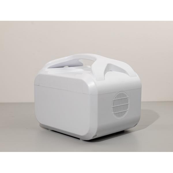 UL / CE одобренный 576Wh AC выходная мощность быстрая зарядка в течение 3 часов портативная солнечная электростанция с светодиодным освещением для RV