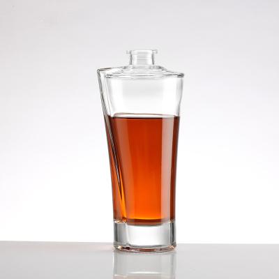 Garrafa de vidro de pedra transparente de 500 ml para bebidas alcoólicas de design competitivo e sofisticado