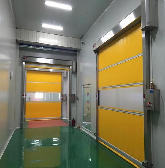 Auto que repara a cortina plástica 50HZ 1.50KW do PVC do zíper do obturador rápido das portas do rolo