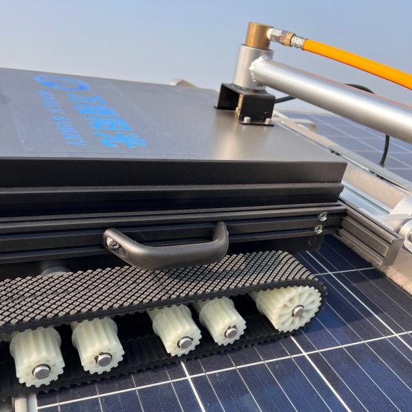 5 Hours Endurance Time Telecontroled Crawler Washer for Solar Panel and Roof Cleaning