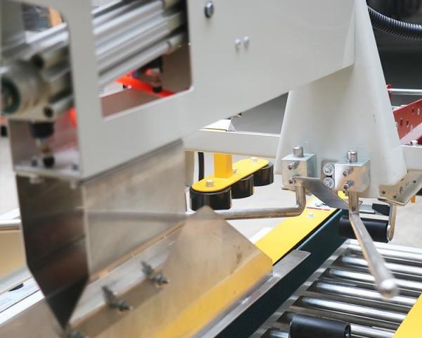 Express Warehouse Carton Case Sealer Flaps Folding Automatic Box Taping Machine