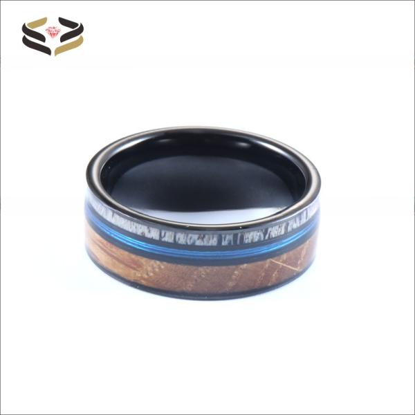 8 mm Ring de tungstène plaqué noir Baril de whisky Bois lignes de pêche bleues avec incrustation de corneille