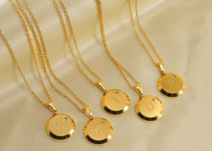 Современный роскошный дизайн ювелирные изделия 18*18MM 18K позолоченные нержавеющие буквы подвески с цирконом