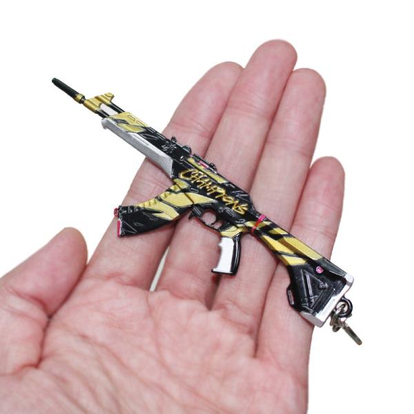 Gold mini metal gun model Prime Vandal Keychain Metal crafts Valorant shoot game gear gift decoration art