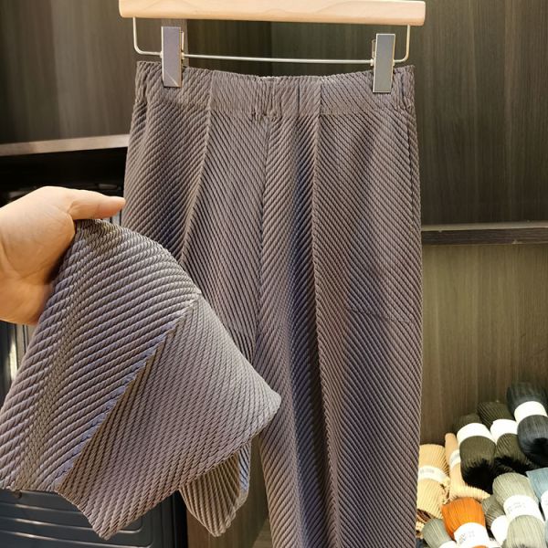 New design Women's High-End Dragon Scale Pleated Tapered Pants Versatile Slimming Elastic Satin Waist Loose Casual for Autumn