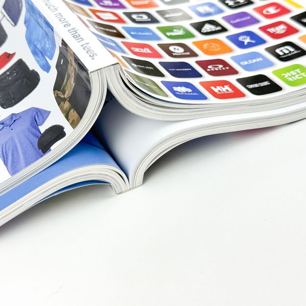 Glossy Paper / Matte Paper Magazine Catalog CMYK Color Booklet Printing