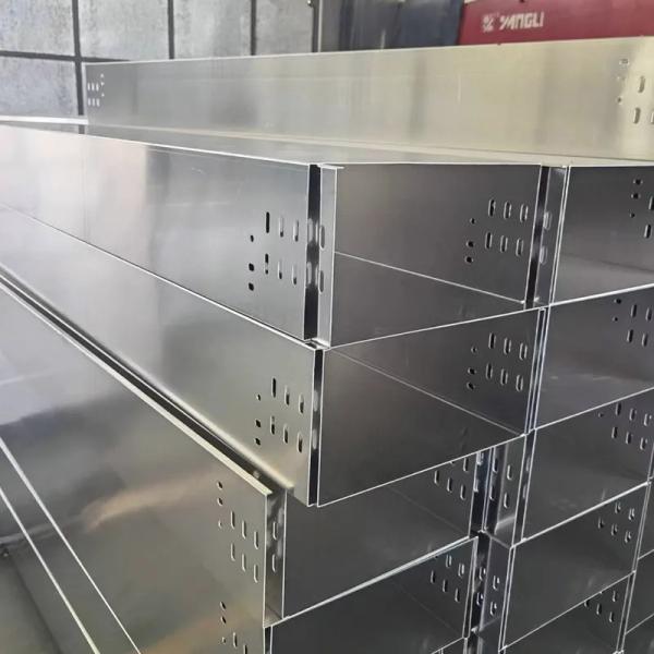 A capacidade de carga 50-100kg/M2 galvanizou pre o cabo de aço Tray Fireproof