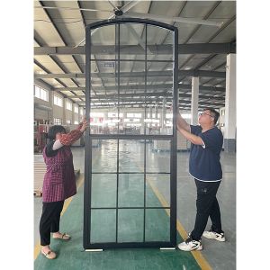 На заказ Большое одноподвешенное окно из UPVC Черное стекло с кривой верхней стороны