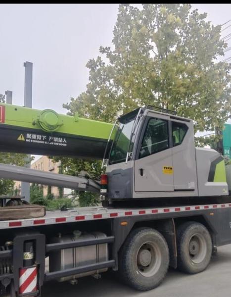Zoomlion 25 tonnes camion grue avec 4 puits service après-vente et belle vente