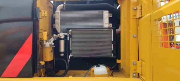 Caterpillar usado 320D2